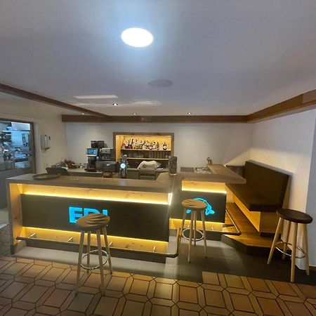 Hotel Edi ซัมเนาน์ ภายนอก รูปภาพ