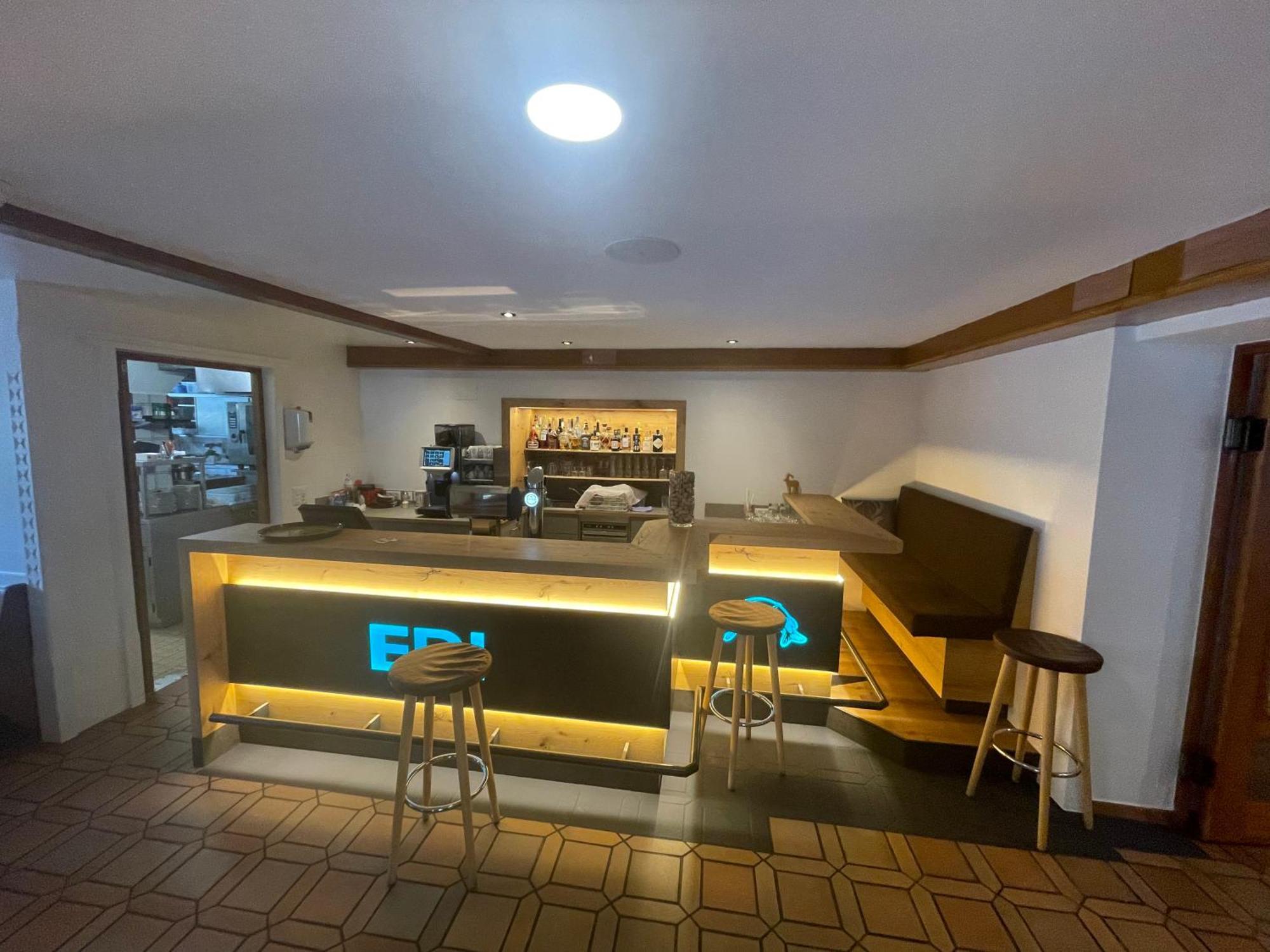Hotel Edi ซัมเนาน์ ภายนอก รูปภาพ