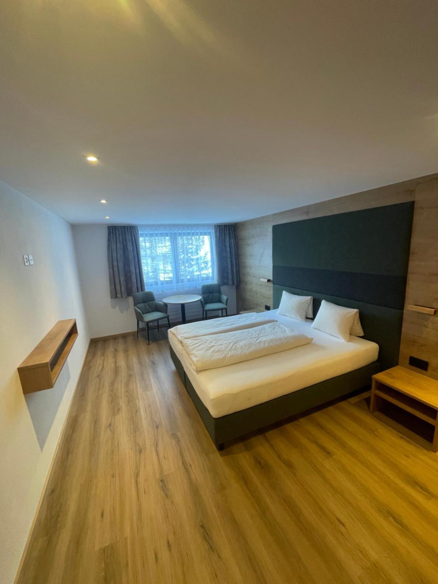 Hotel Edi ซัมเนาน์ ภายนอก รูปภาพ